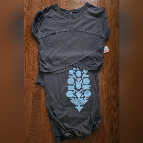 NWT FP Movement Hot Shot Logo Crossover Set Dark Shadow - Picture 11 of 15